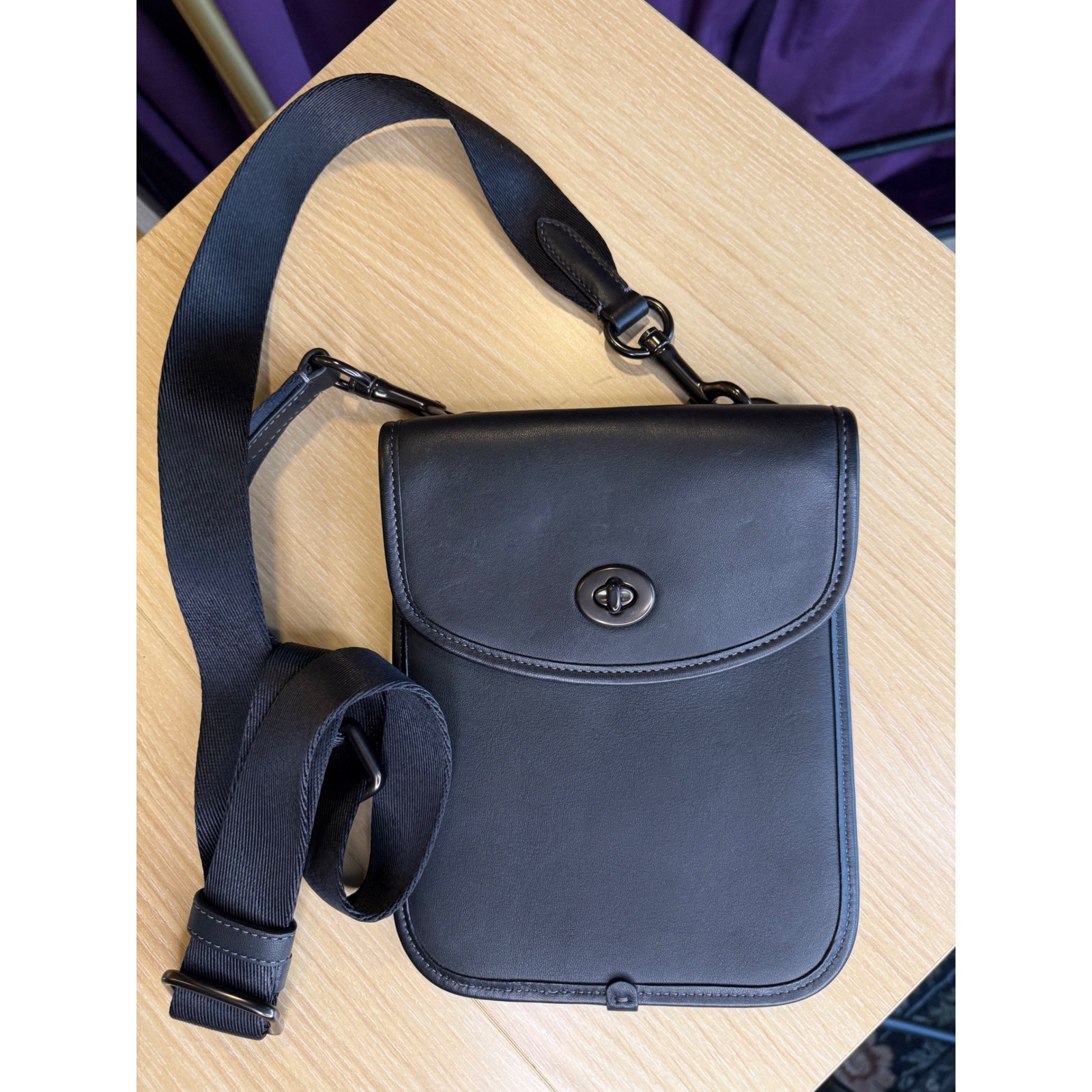 Coach Charter North South Crossbody Black Glovetanned Leather Turnlock Bag 842